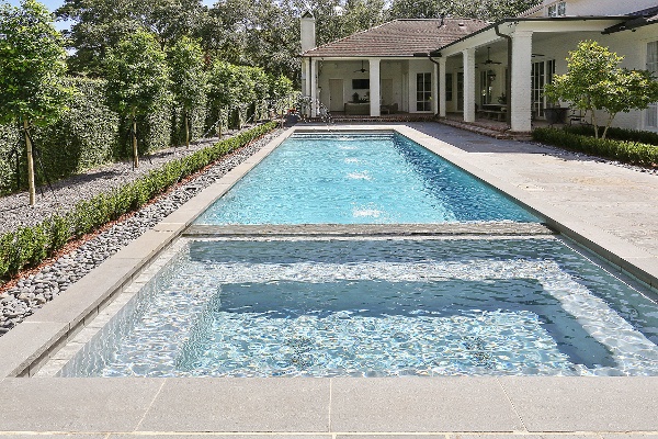 gunite pool with jacuzzi