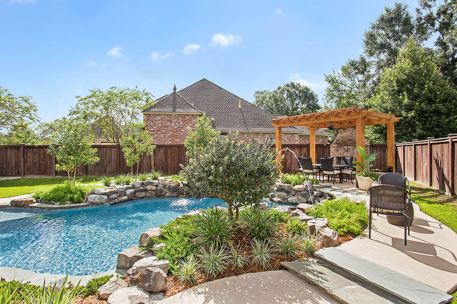 Natural rock waterline features copper mill pool