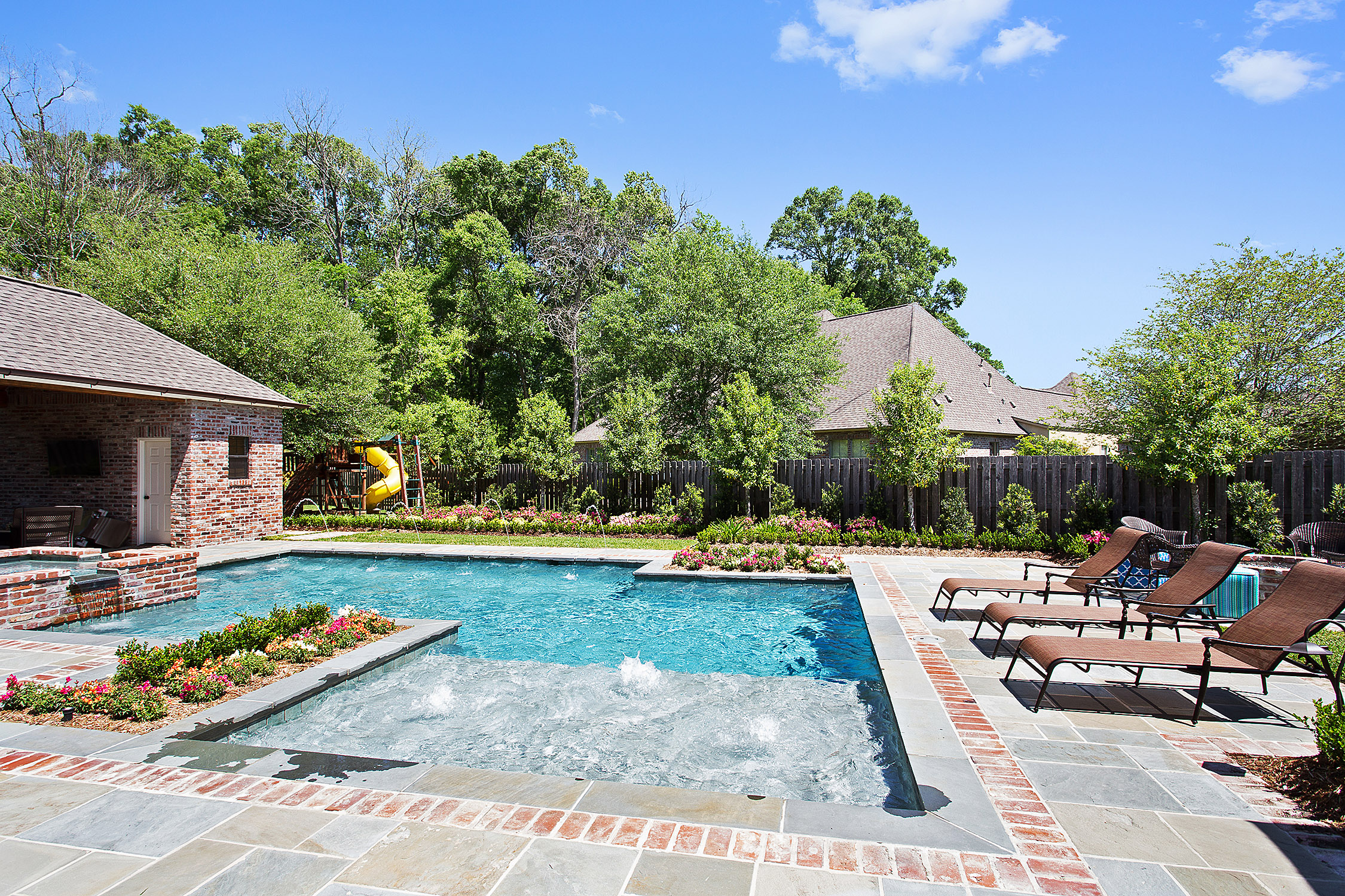 Baton Rouge pool with tanning ledge