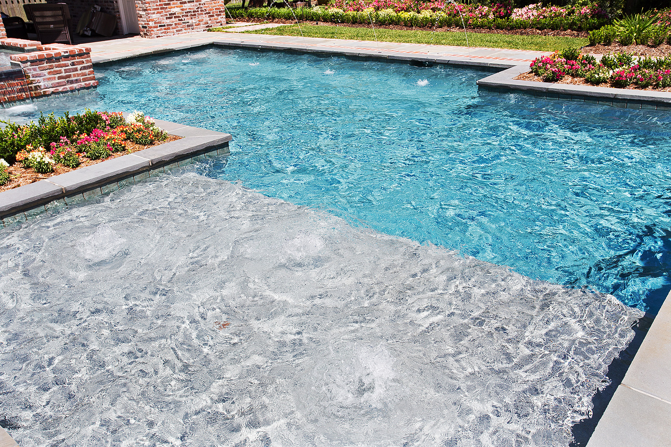 Gunite pools baton rouge with tanning ledge