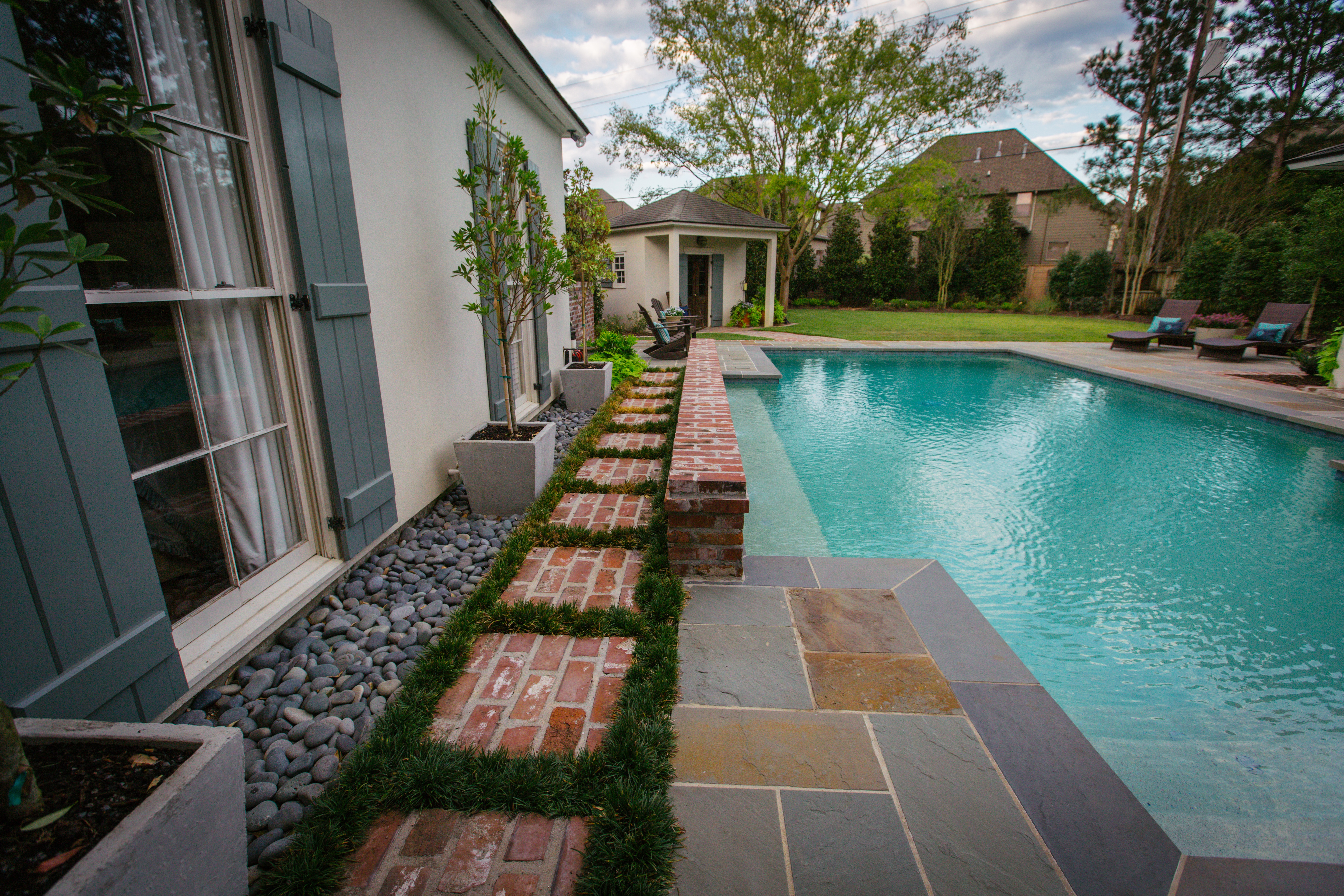 landscaping around baton rouge pool